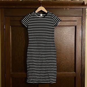 Girls casual stretchy striped black and white dress size 10.